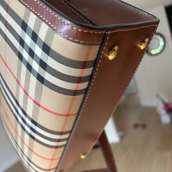 BURBERRY classic double handlebar bag. Excellent condition! - Picture 2 of 12
